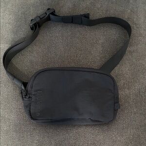 ✨✨✨✨NEW lululemon athletica Mini Belt Bag